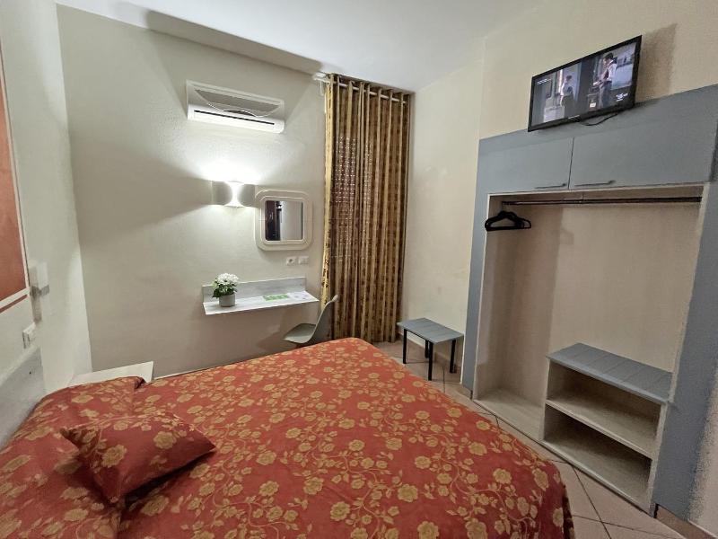 Double Room image 3
