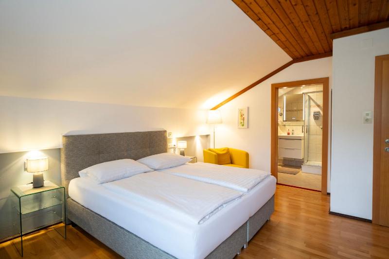 Double Room image 4