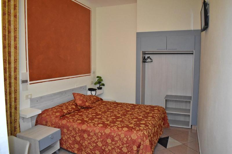 Double Room image 4