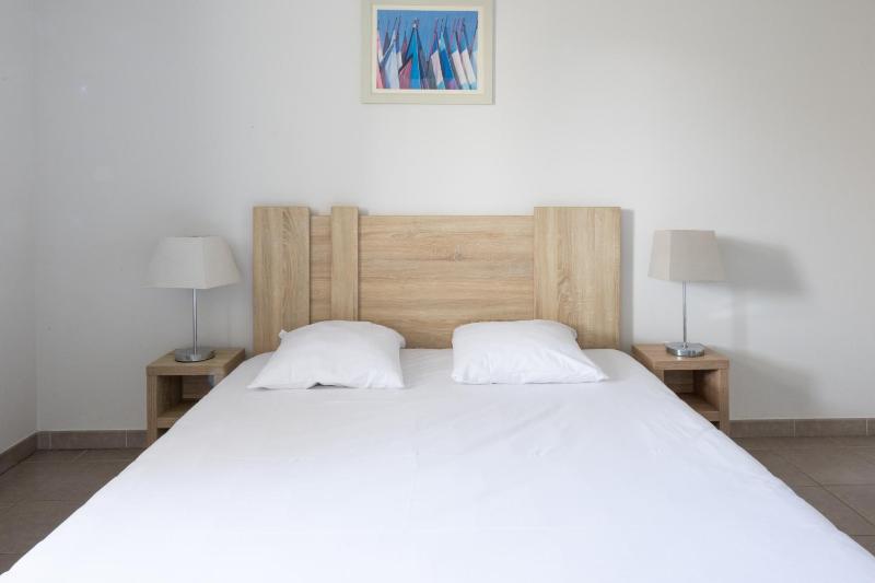 One-Bedroom Apartment image 1