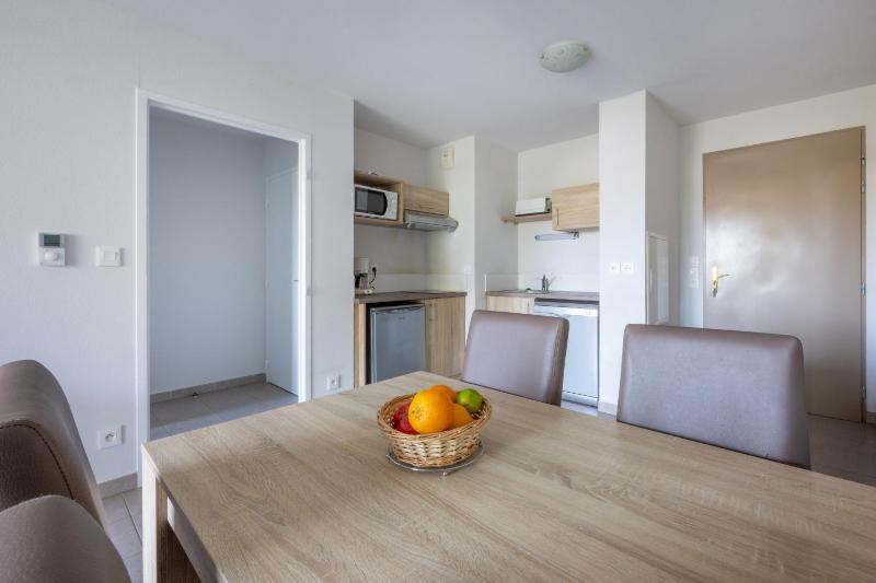 One-Bedroom Apartment image 3