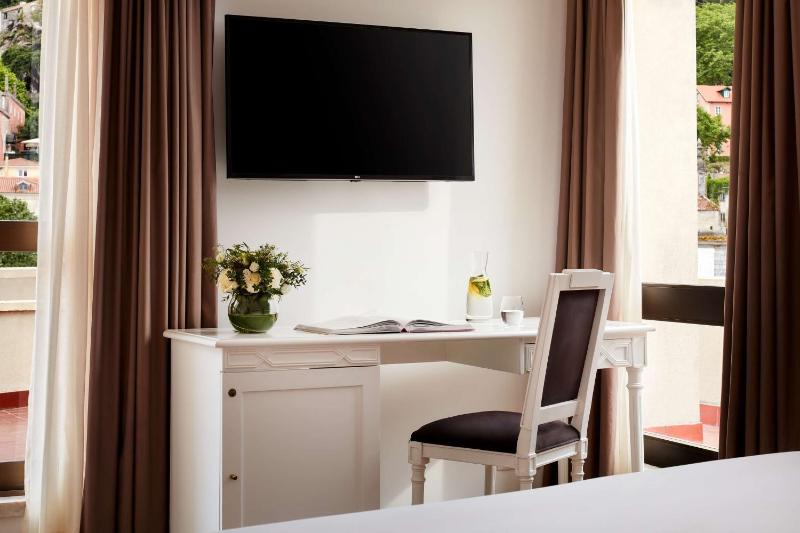 Superior Double or Twin Room with Valley View image 3