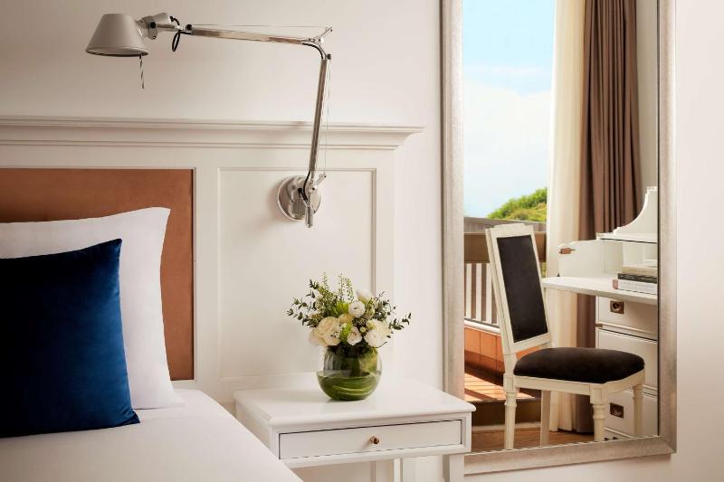 Standard Double or Twin Room with City View image 4