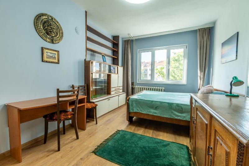 3-BR Central Residence - image 13