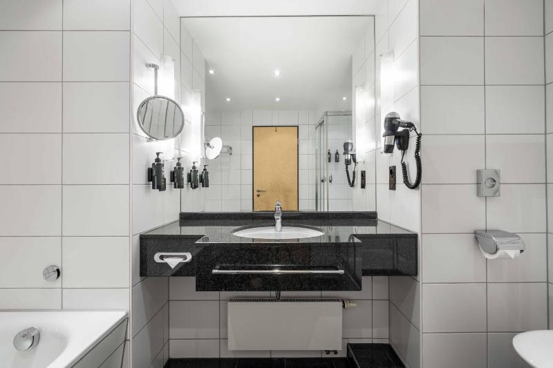 Executive Suite image 4