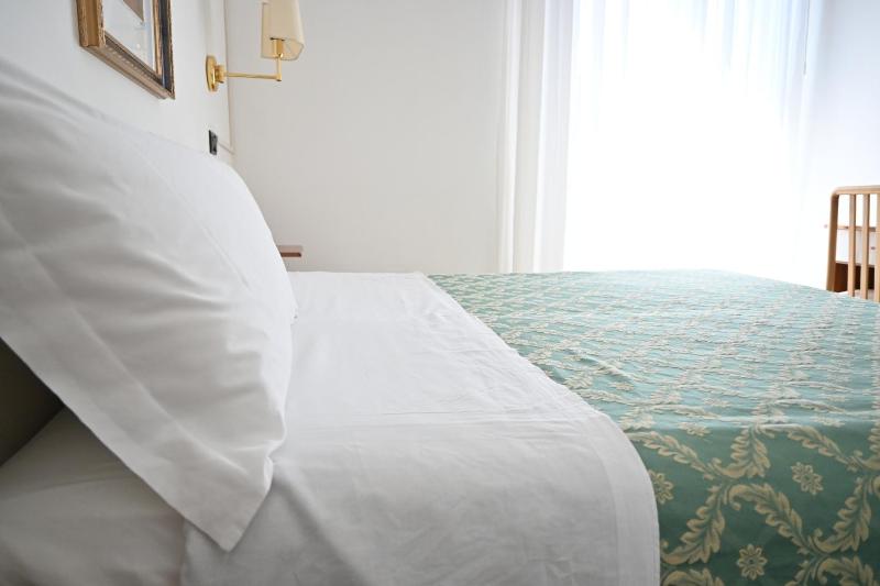 Economy Double Room image 4