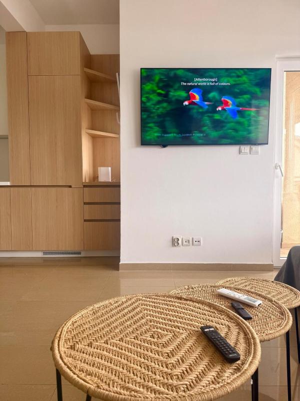 Beautiful Seaview Spacious two bedroom flat - image 14