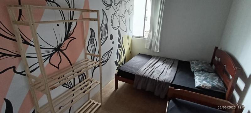 Basic Triple Room with Shared Bathroom image 2
