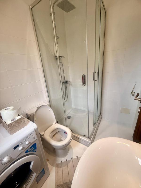 Beautiful Seaview Spacious two bedroom flat - image 10