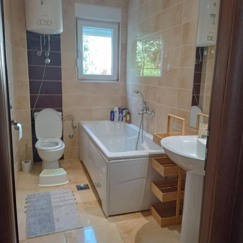 Beautiful Seaview Spacious two bedroom flat - image 11
