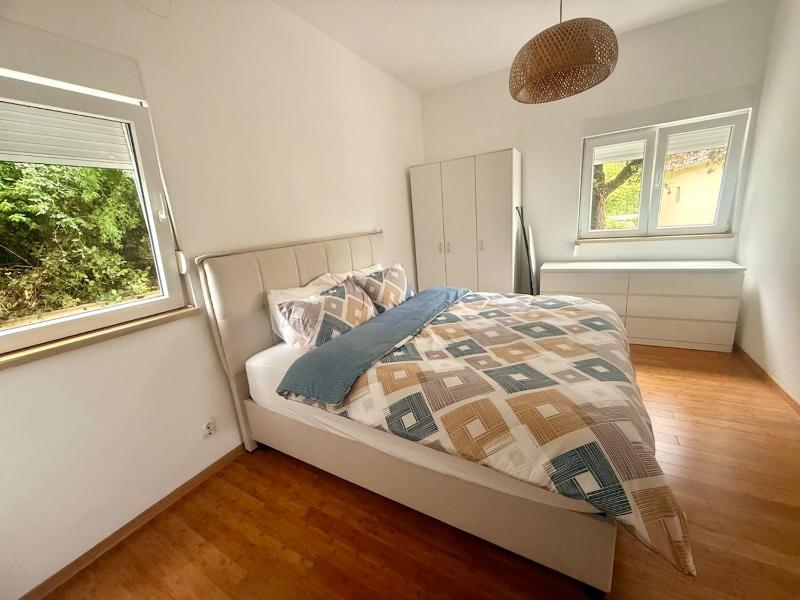 Beautiful Seaview Spacious two bedroom flat - image 9