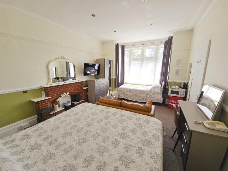 Family Room image 2