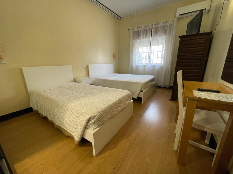 Twin Room image 1