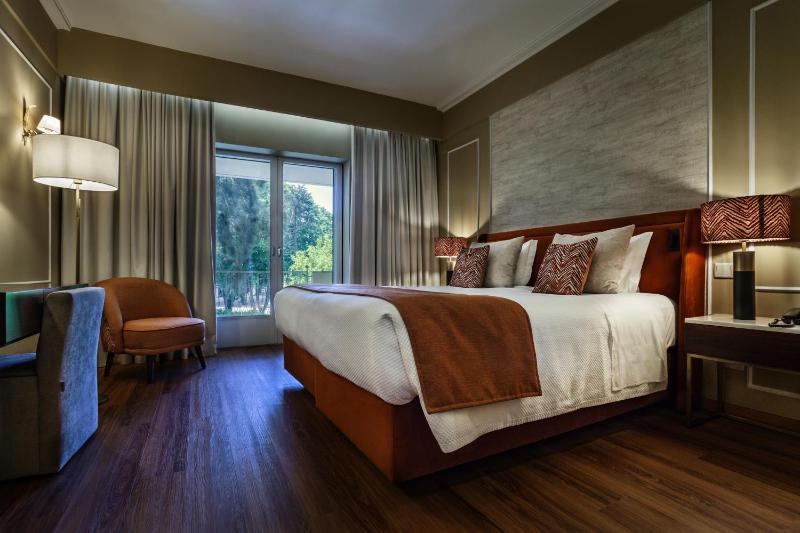 Superior Double Room with Balcony image 1