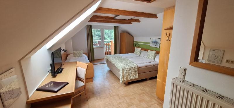 Triple Room with Balcony image 2