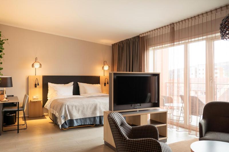 Deluxe Double Room with Balcony image 1