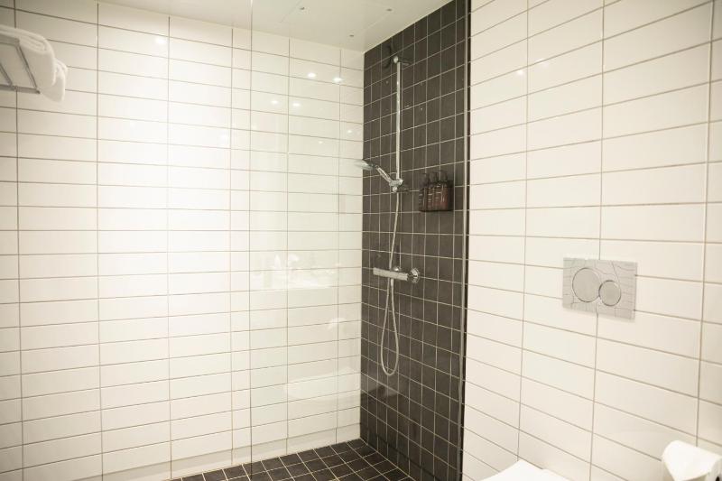 Deluxe Double Room with Balcony image 3