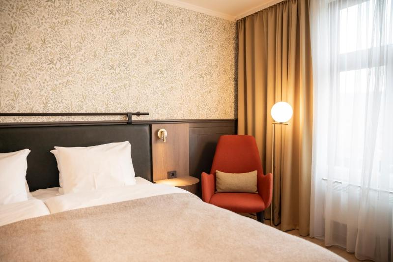 Standard Double Room image 3