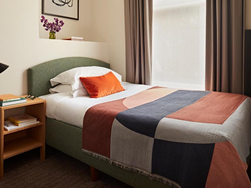 Small Room - Single Bed image 4