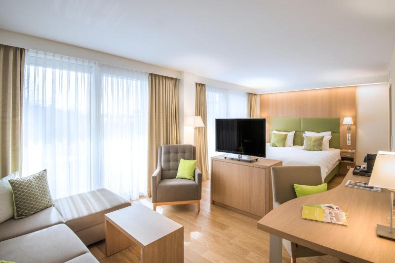 Deluxe Suite image 3
