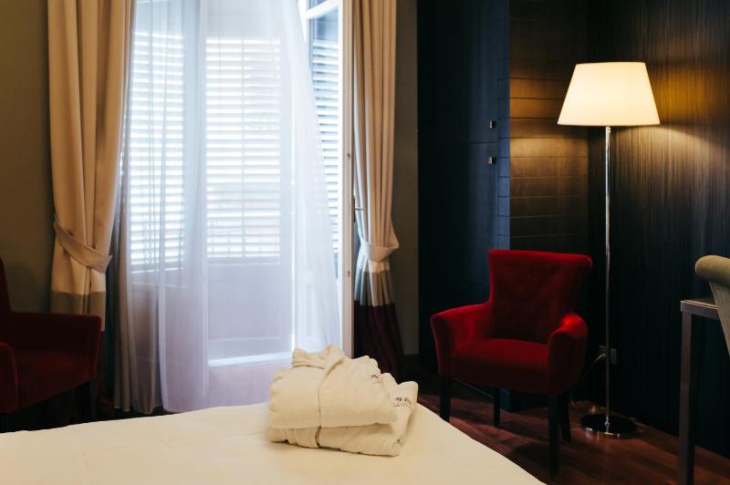 Classic Double or Twin Room image 3