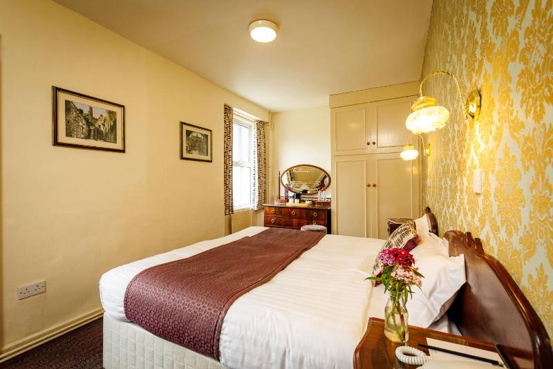 Double Room image 4
