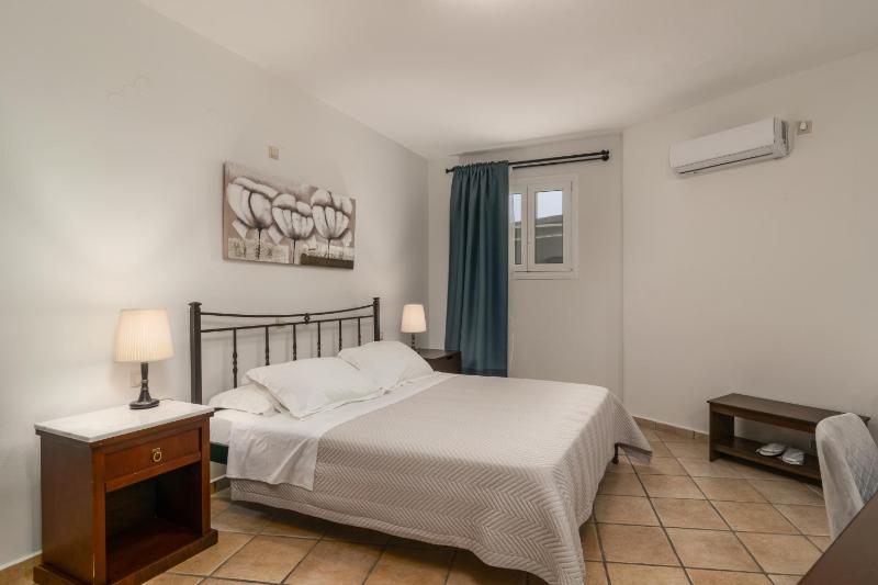 Economy Double Room image 3