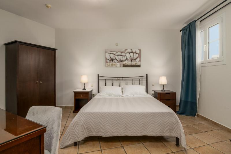 Economy Double Room image 4