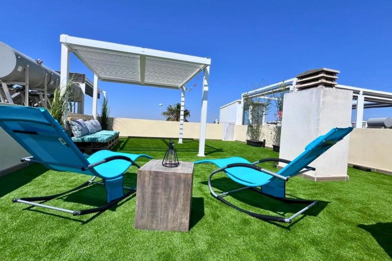 Modern flat with swimming pool terrace and equipped solarium - image 6
