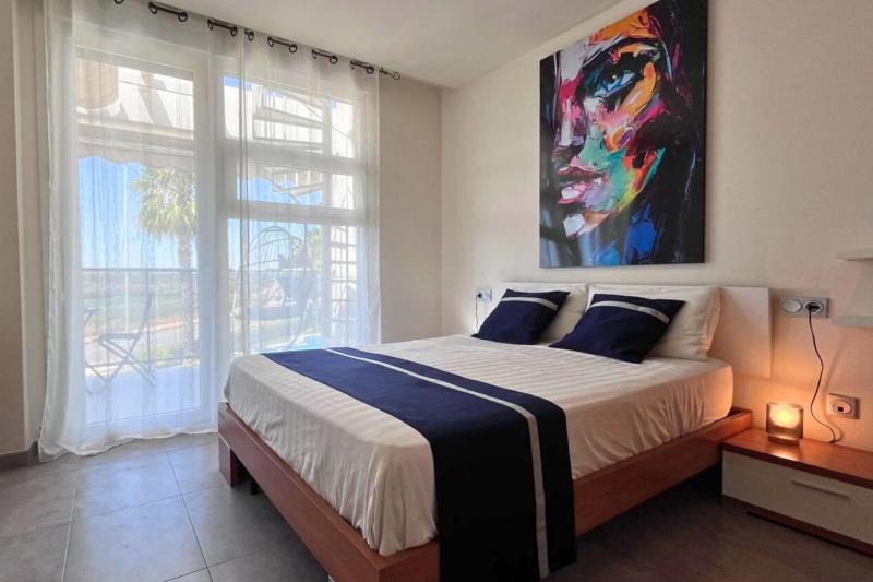 Modern flat with swimming pool terrace and equipped solarium - image 24