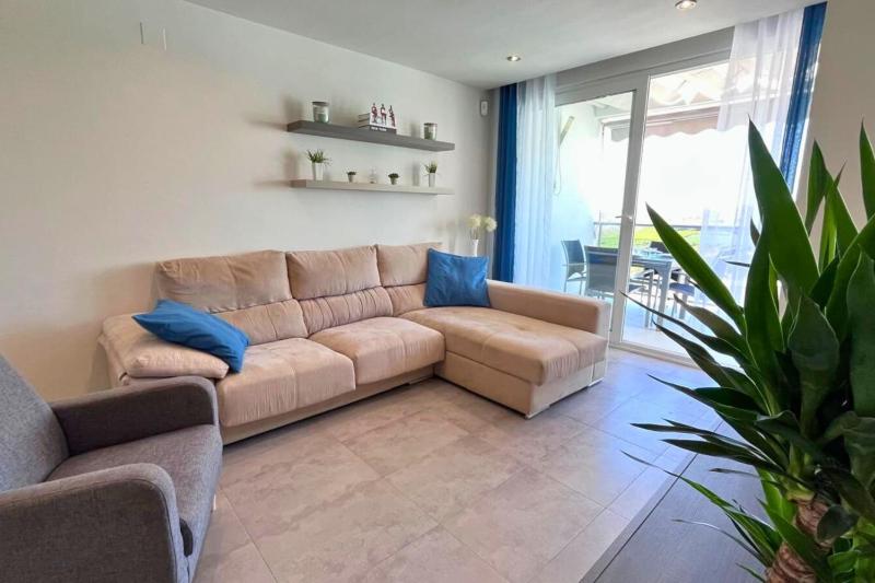Modern flat with swimming pool terrace and equipped solarium - image 29