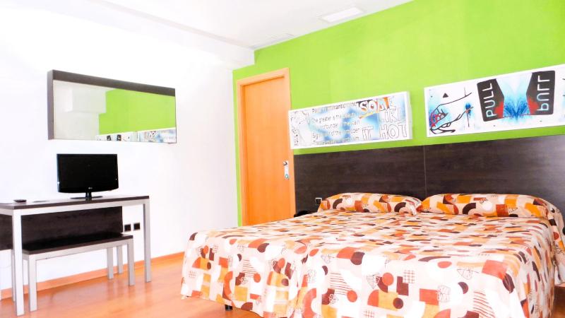 Standard Single Room image 4