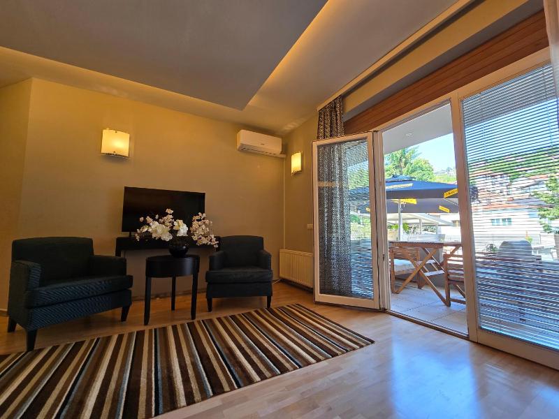 Family Room image 2