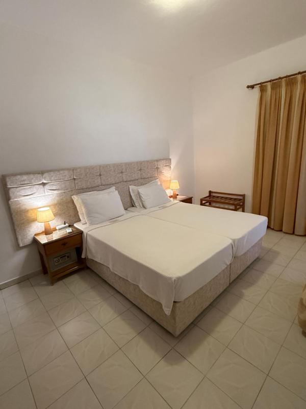 Economy Twin Room image 1