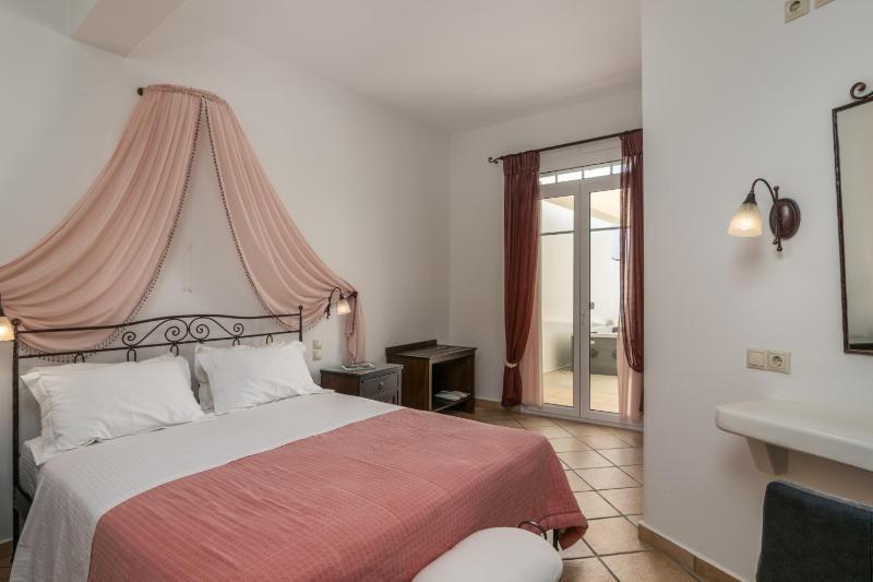 Double Room with Outdoor Hot Tub image 3