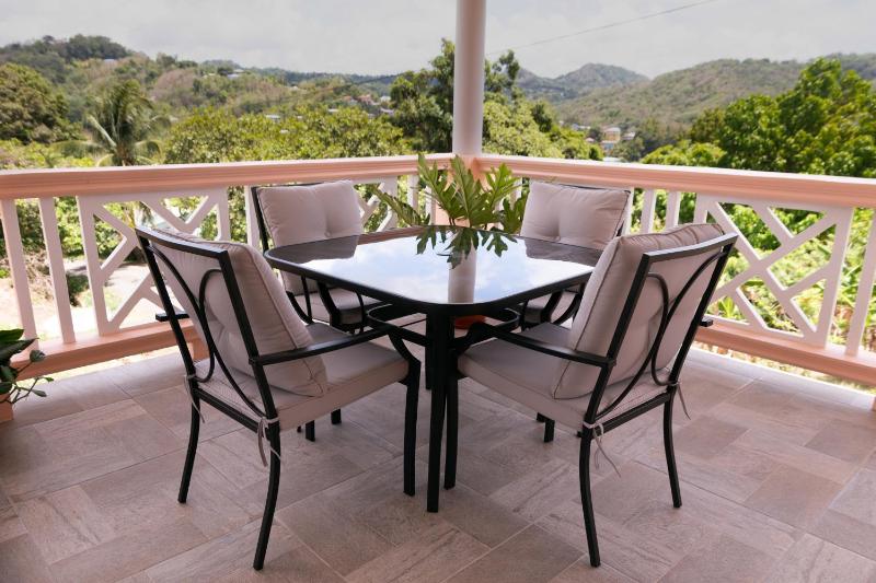Serene Mountain View Smart Apt for Restful Stays - image 1
