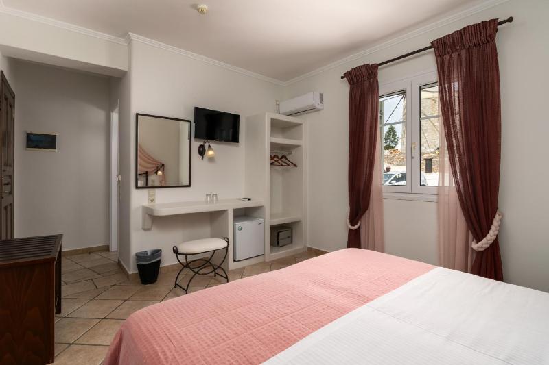 Twin Room image 3
