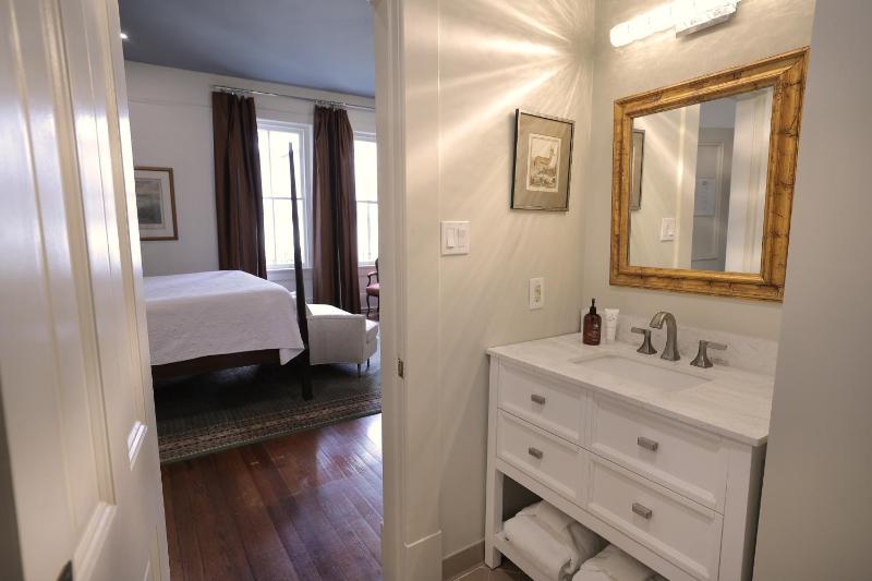 Deluxe Double Room (2 Adults + 1 Child) image 2
