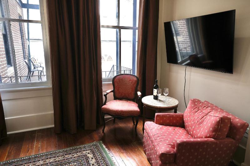 Deluxe Double Room (2 Adults + 1 Child) image 4