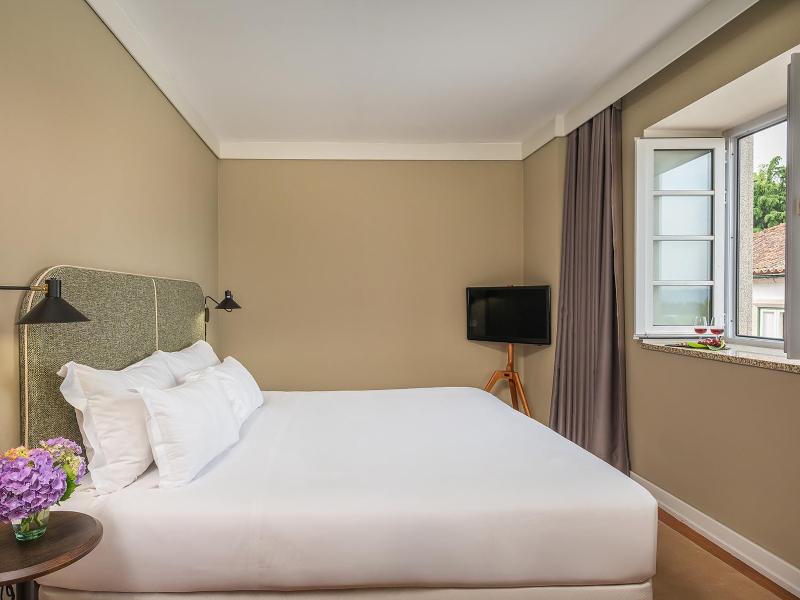 Double or Twin Room with Private Bathroom image 1