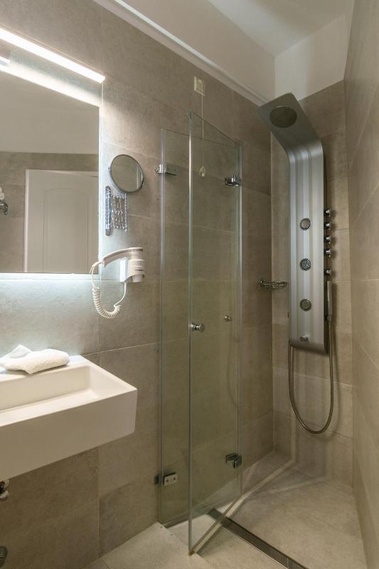 Double Room with Balcony and Sea View image 2