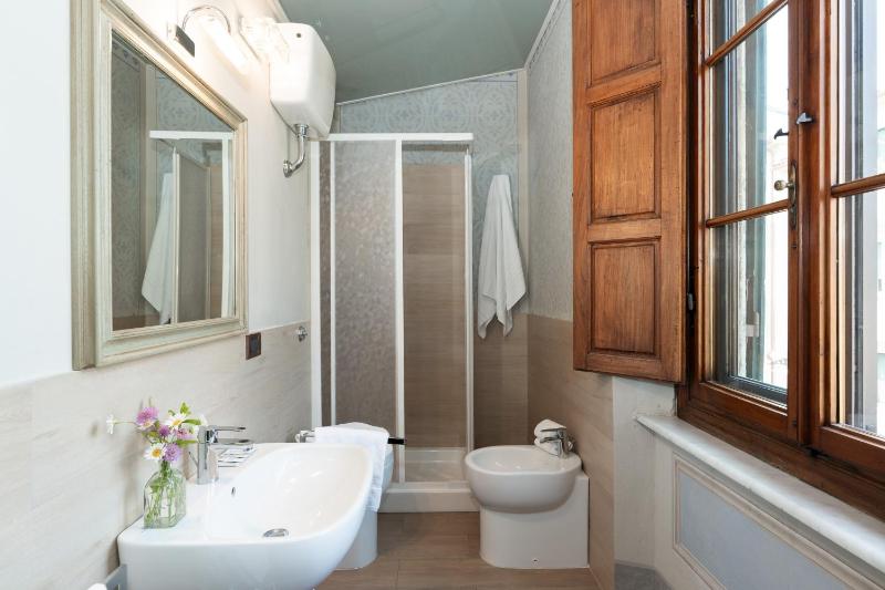 Classic Triple Room image 3