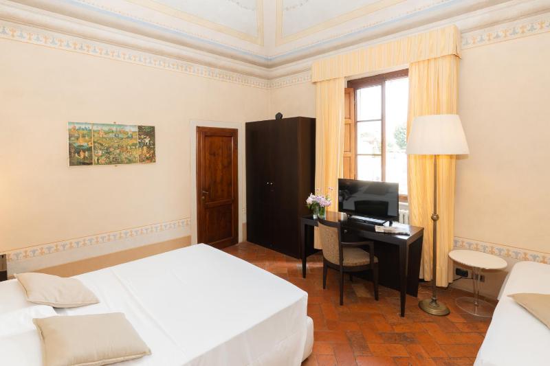 Double Room image 3