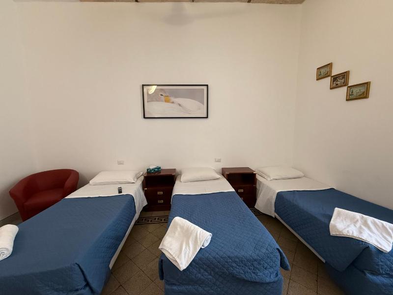 Classic Triple Room image 4