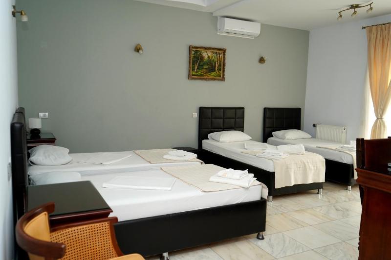 Quadruple Room image 3