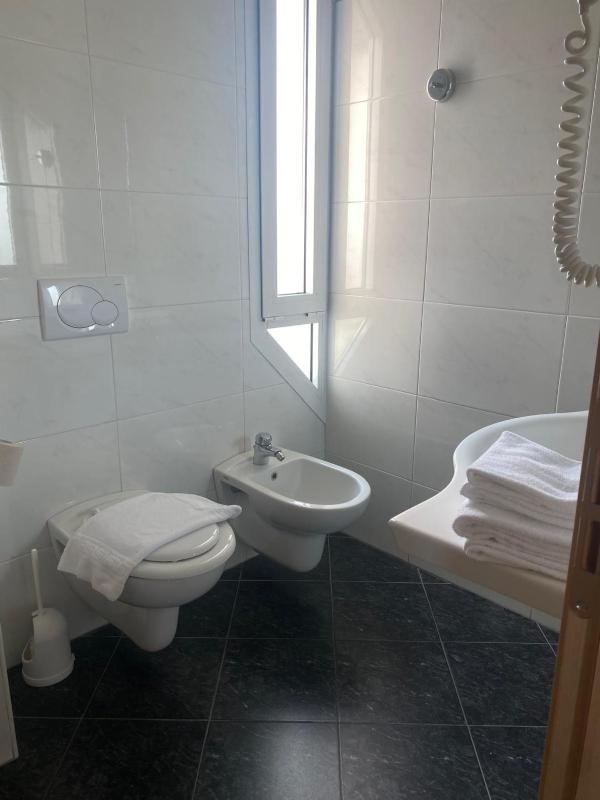 Hotel Golden - image 8