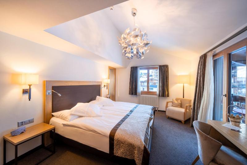Superior Double Room image 1