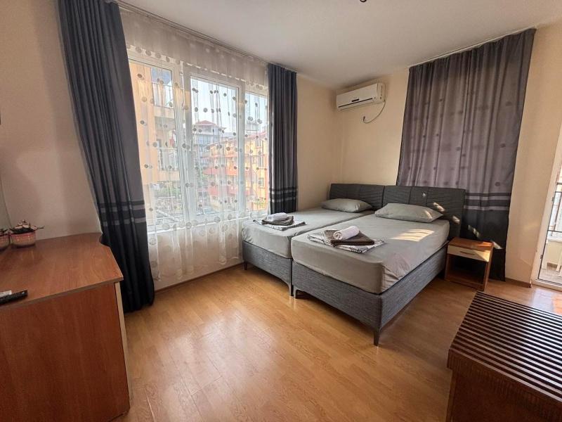 Twin Room image 3