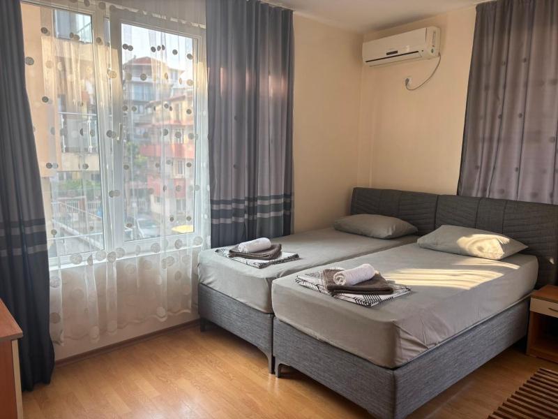 Twin Room image 4