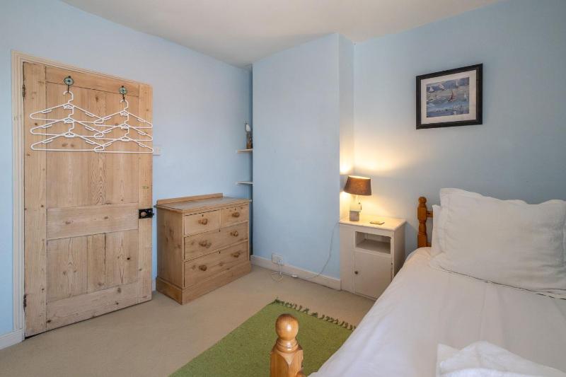 Shore View Aldeburgh - A lovely Seafront House on famous Crag Path with uninterrupted Beach Views - Aldeburgh Coastal Cottages - image 12